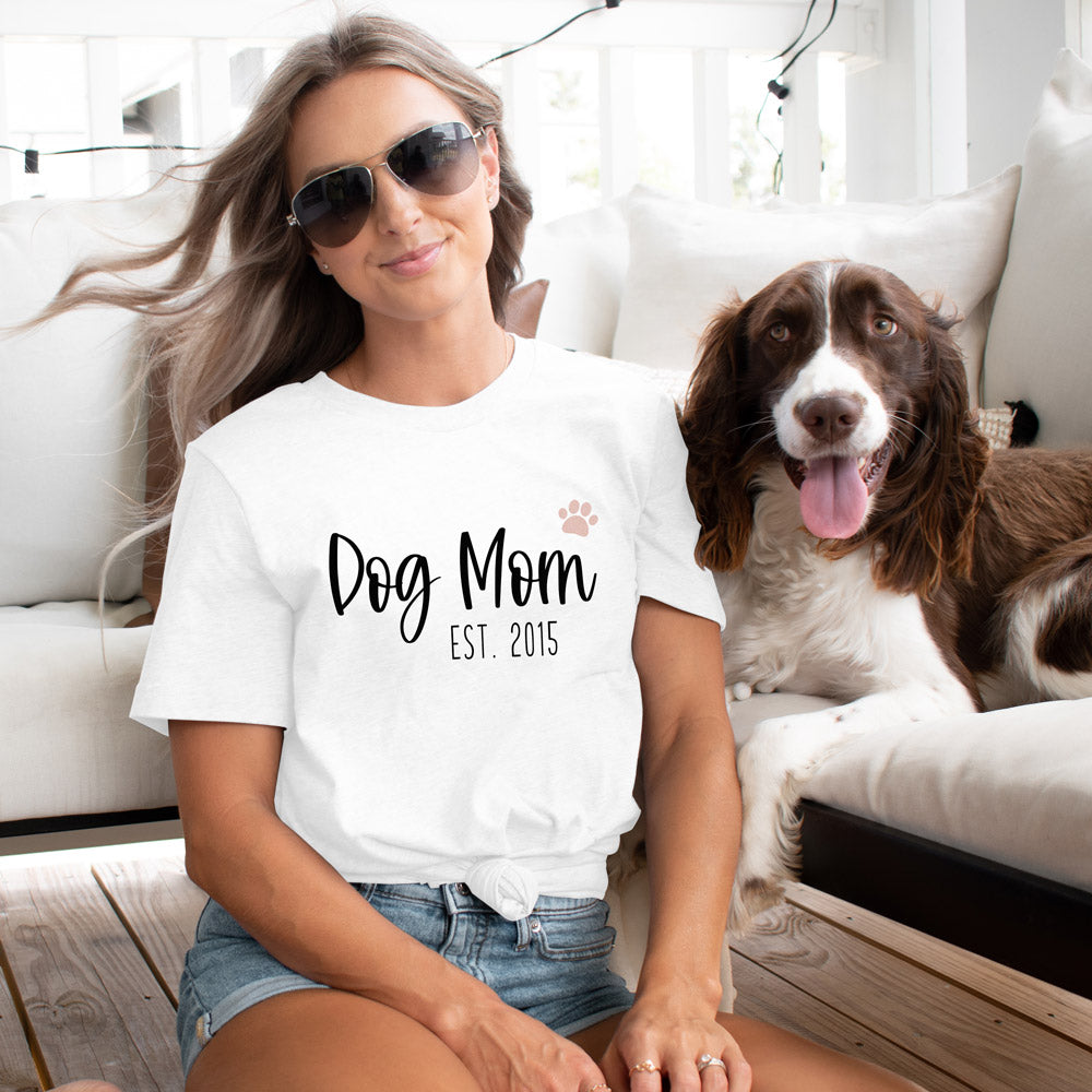 T-Shirt "Dog Mom mit Wunschtext #2" | personalisiert | Geschenk, Geschenkidee, Hunde